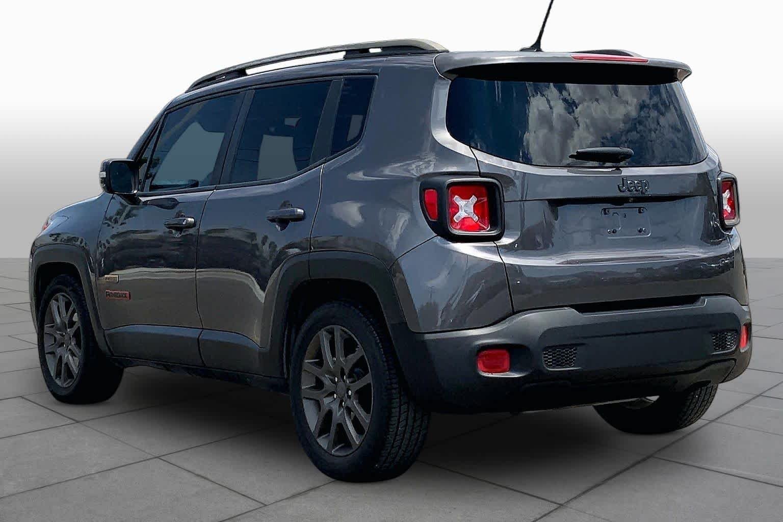Used 2016 Granite Crystal Metallic Clearcoat Jeep 75th Anniversary image 10