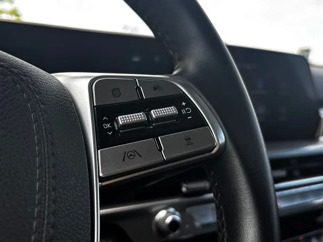 Used 2025 Silver Kia S image 17