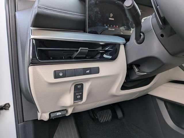 New 2026 Everest White Pearl TriCoat Nissan SL image 17
