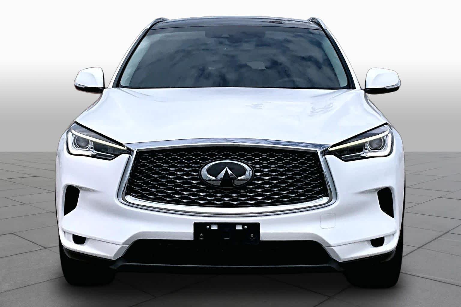 Used 2023 Lunar White INFINITI LUXE image 4