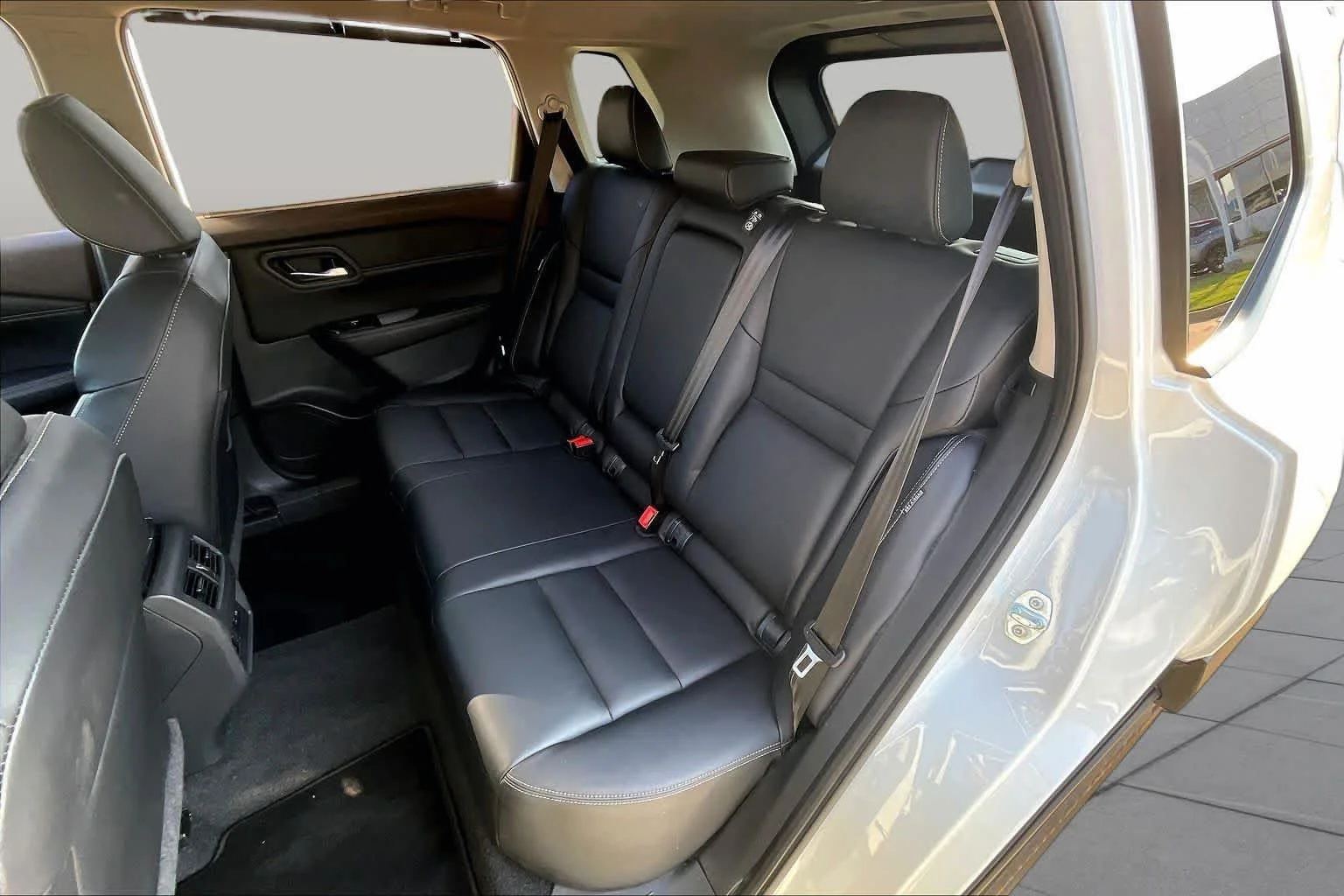 Certified Used 2023 Pearl White Tricoat Nissan SL image 18