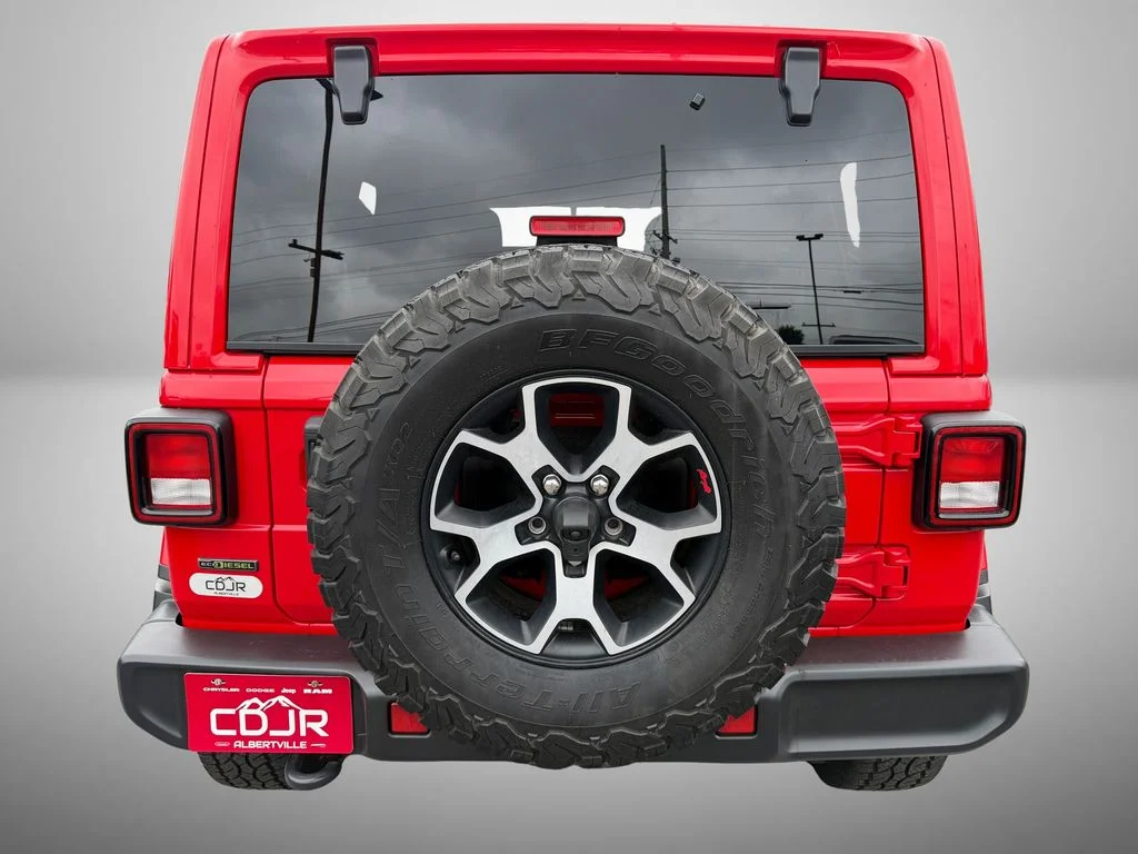 Used 2021 Red Jeep Unlimited Sahara Altitude image 9
