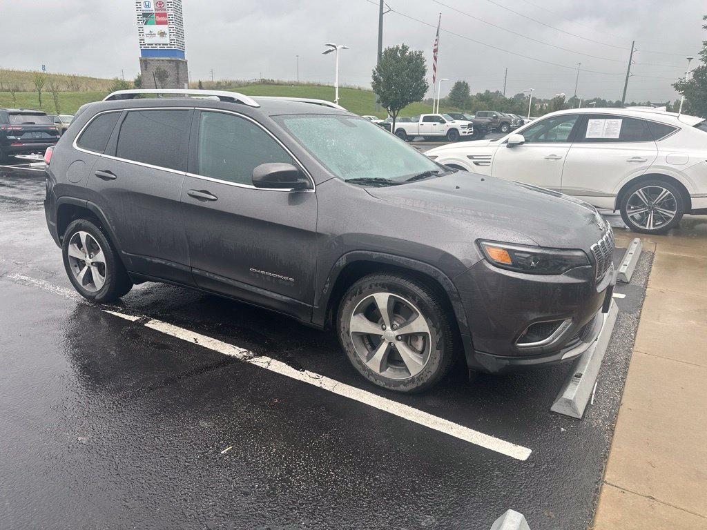Used 2019 Gray Jeep Limited image 4