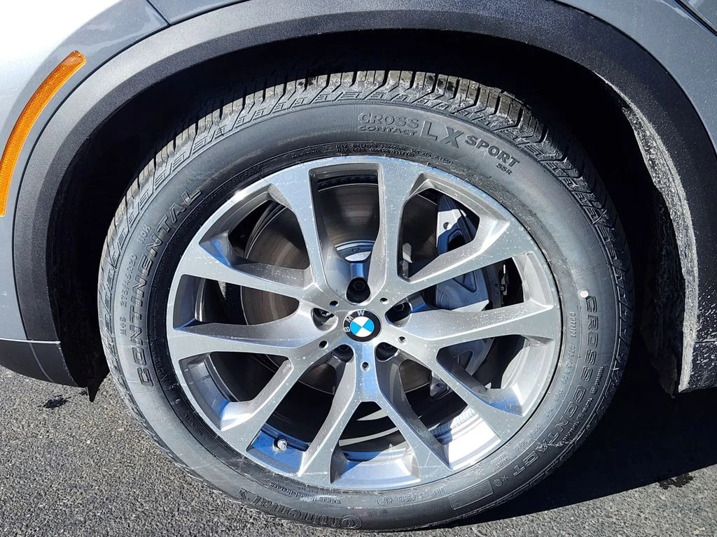 New 2026 Skyscraper Grey Metallic BMW xDrive50e image 7