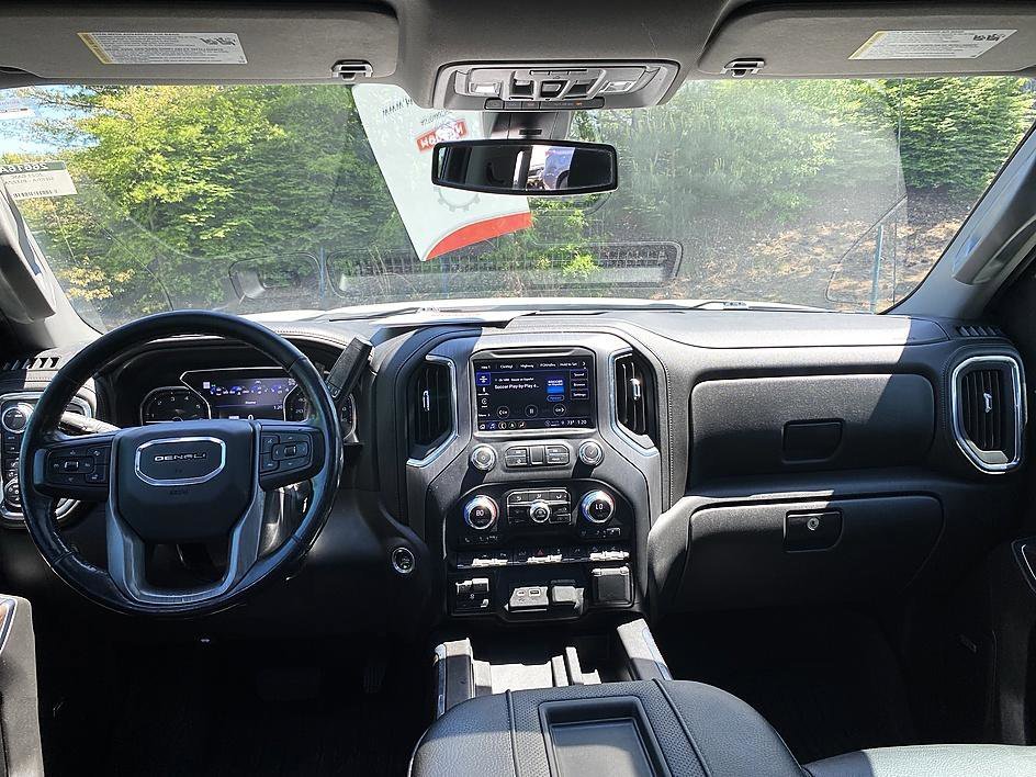Used 2021 White Frost Tricoat GMC Denali image 19