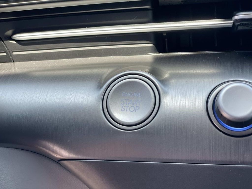2025 Hyundai Kona SE - Photo 15