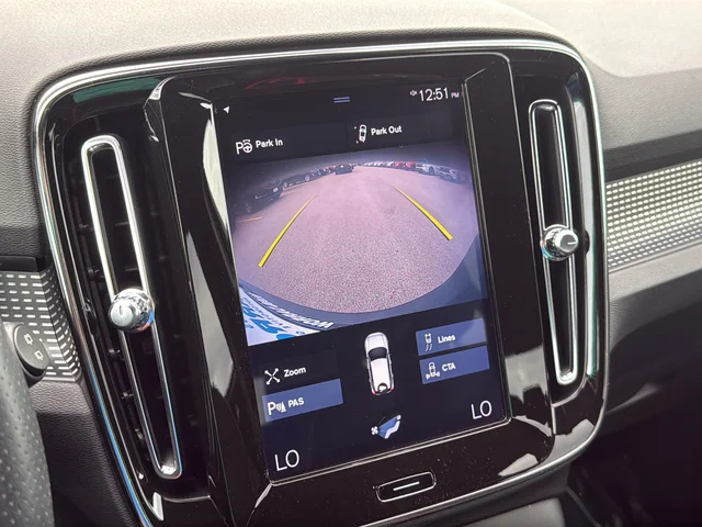 Used 2019 White Volvo R-Design image 24