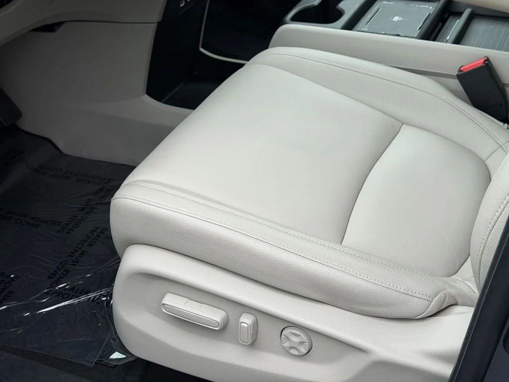 Used 2025  Honda EX-L image 25