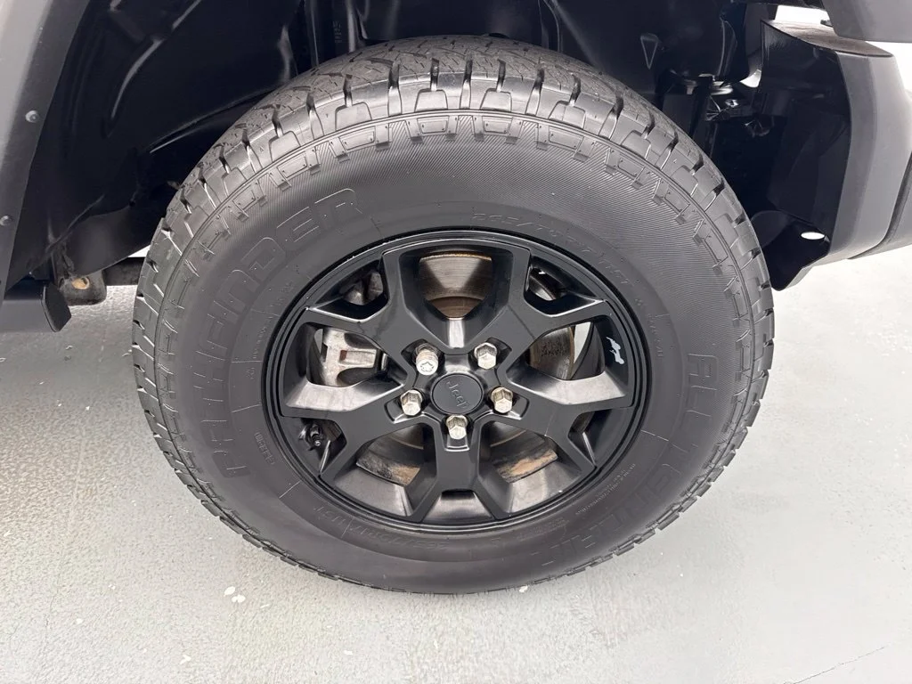 Used 2020 Bikini Pearlcoat Jeep Unlimited Sport image 12