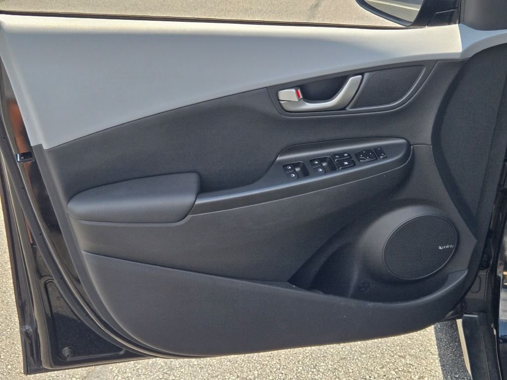 Used 2021 Ultra Black Hyundai Limited image 17