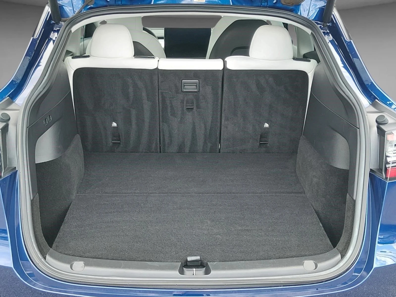 Used 2021  Tesla Long Range image 21
