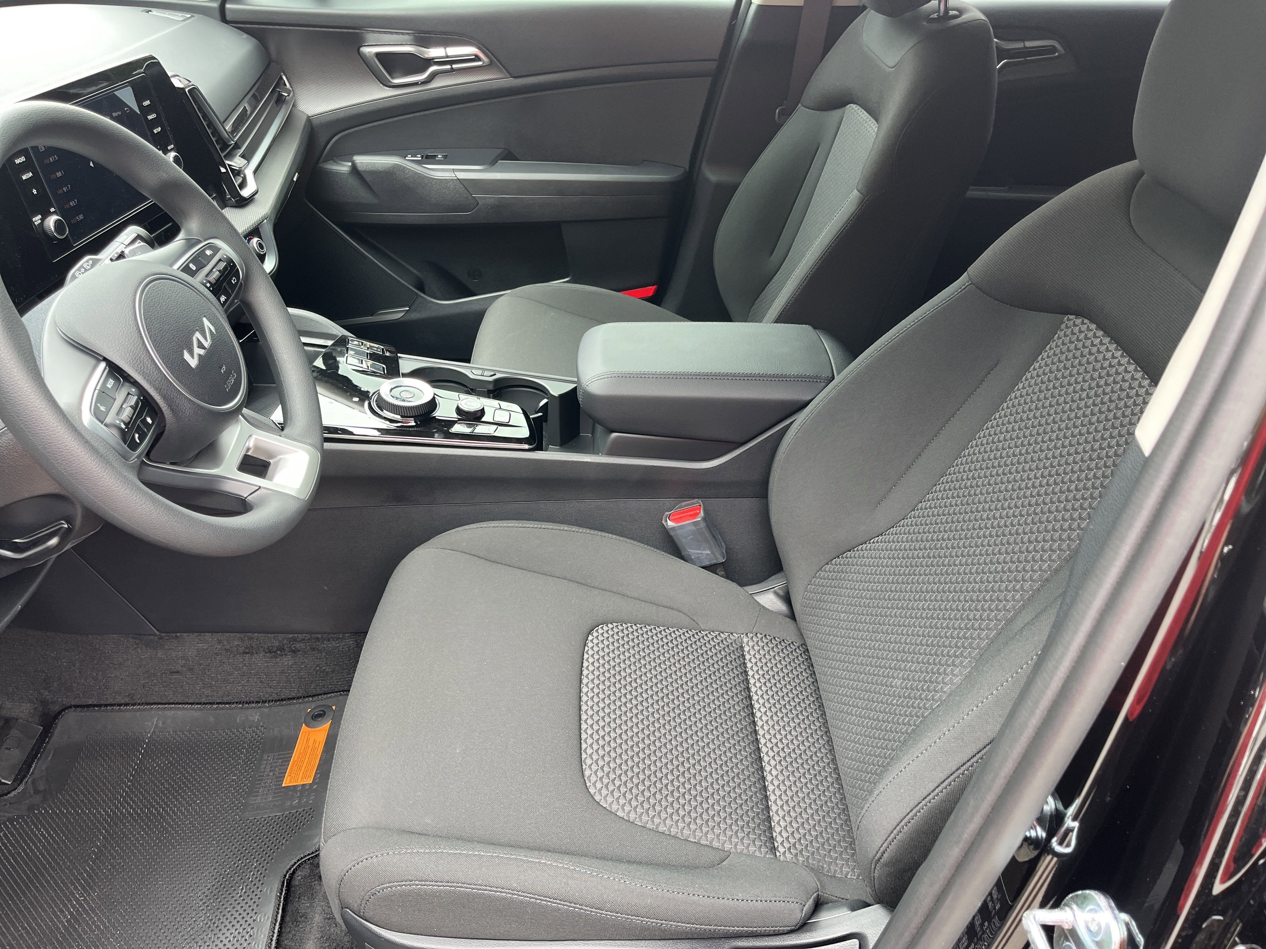 2025 Kia Sportage LX Hybrid - Photo 16