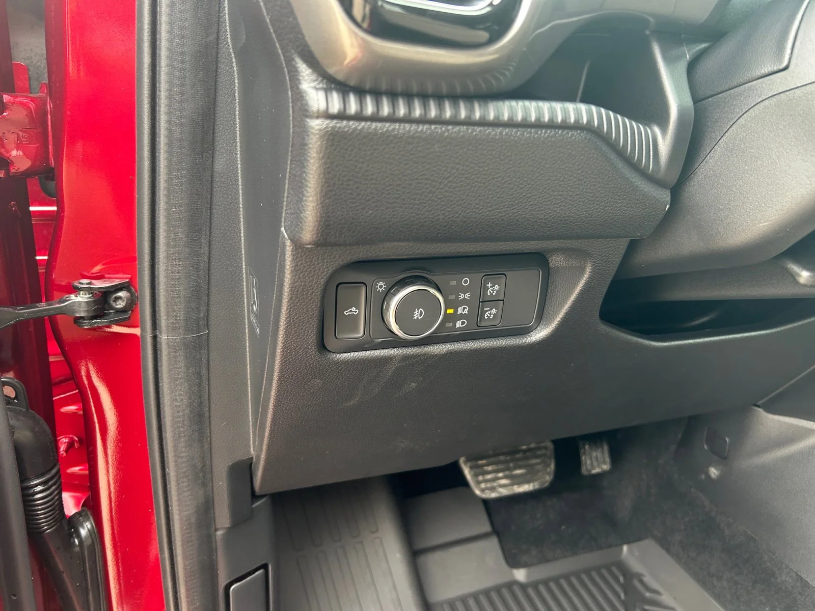 New 2026 Ruby Red Metallic Tinted Clearcoat Ford XLT image 15