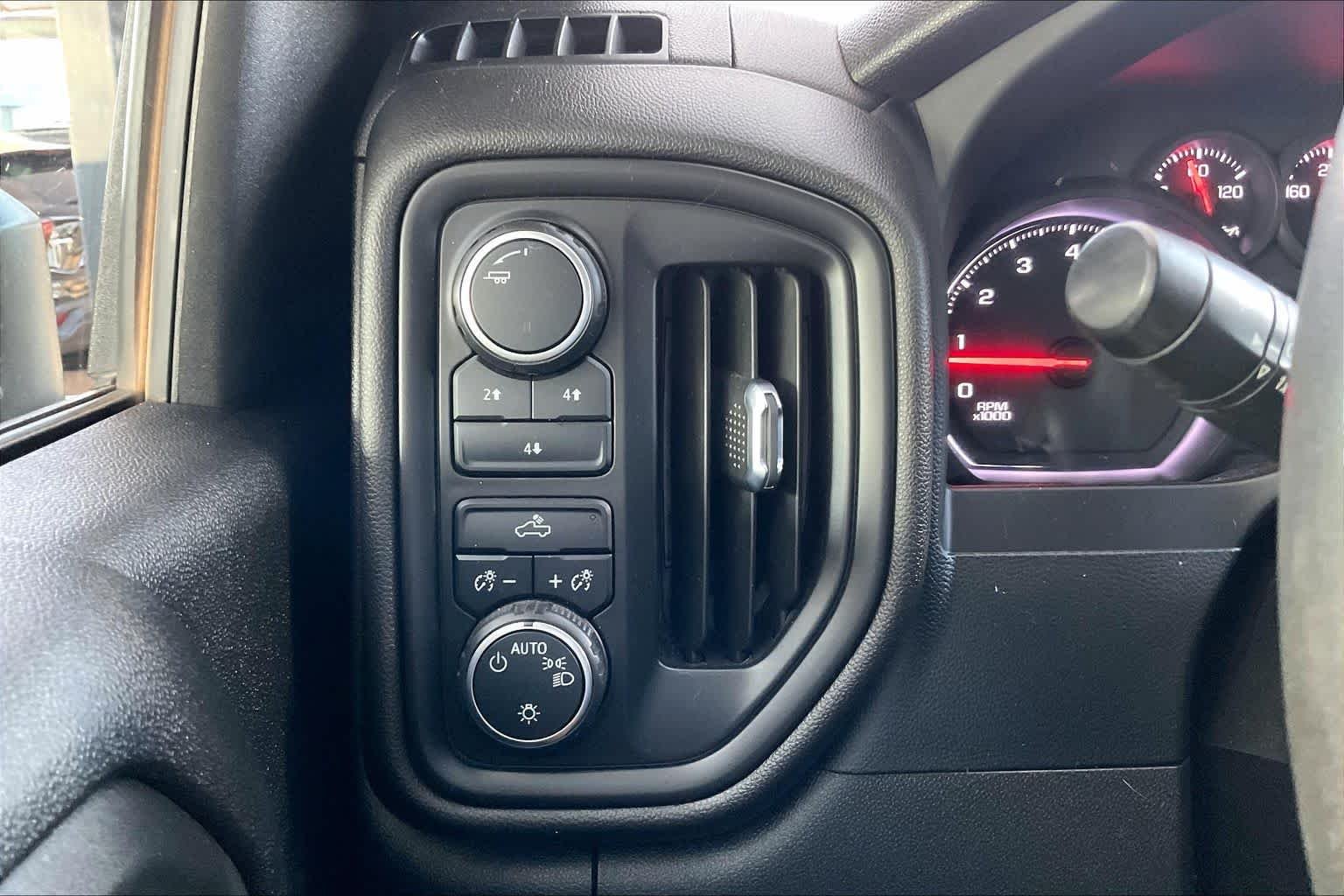 Used 2022 Summit White Chevrolet Custom image 32