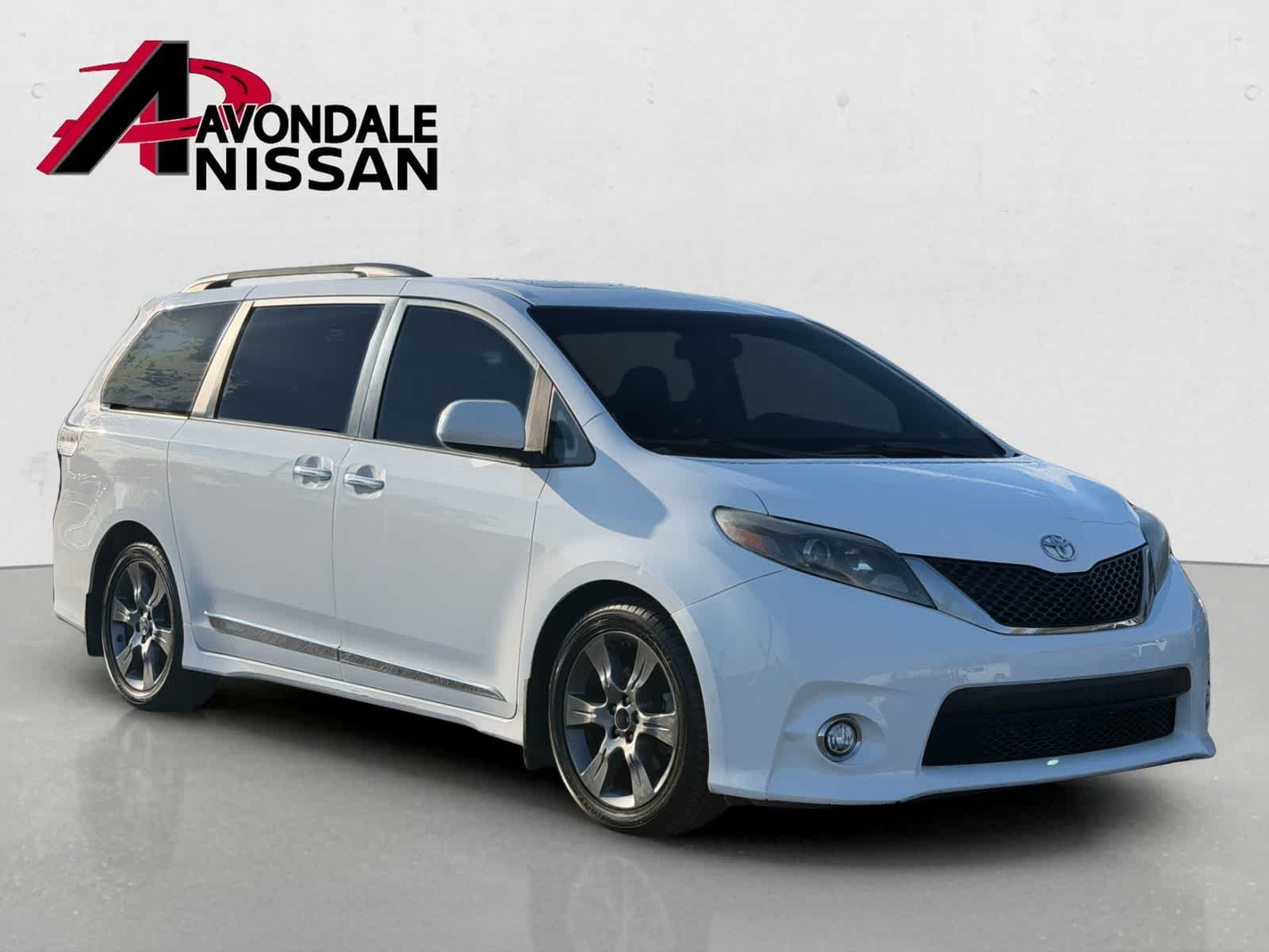 Used 2015 Super White Toyota SE Premium image 8