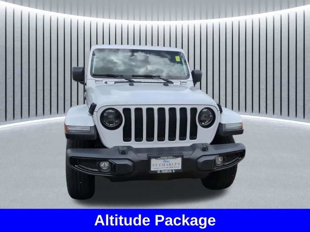 Used 2023 White Jeep Altitude image 3