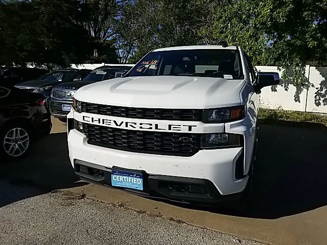 Used 2020 White Chevrolet Custom image 11