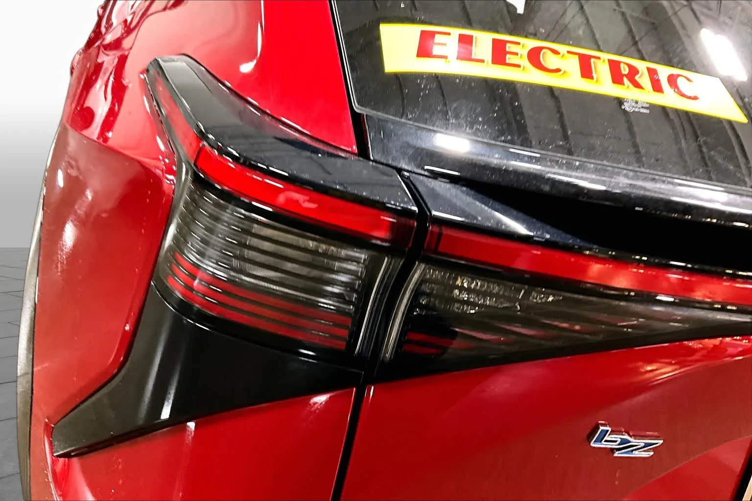 New 2026 Supersonic Red w/Midnight Black Metallic Roof Toyota Limited image 14