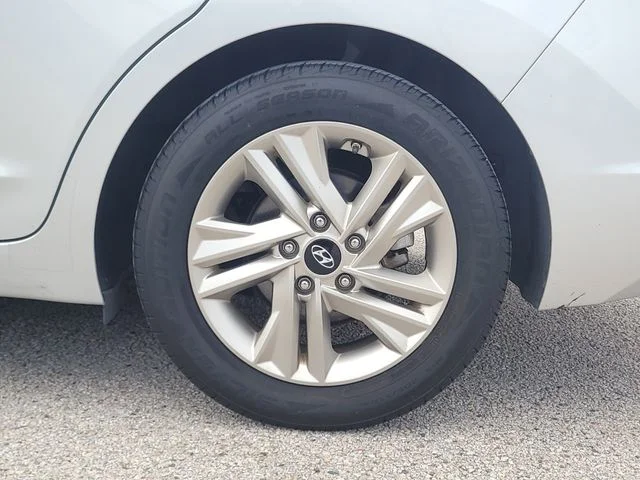 Used 2020 Silver Hyundai SEL image 8