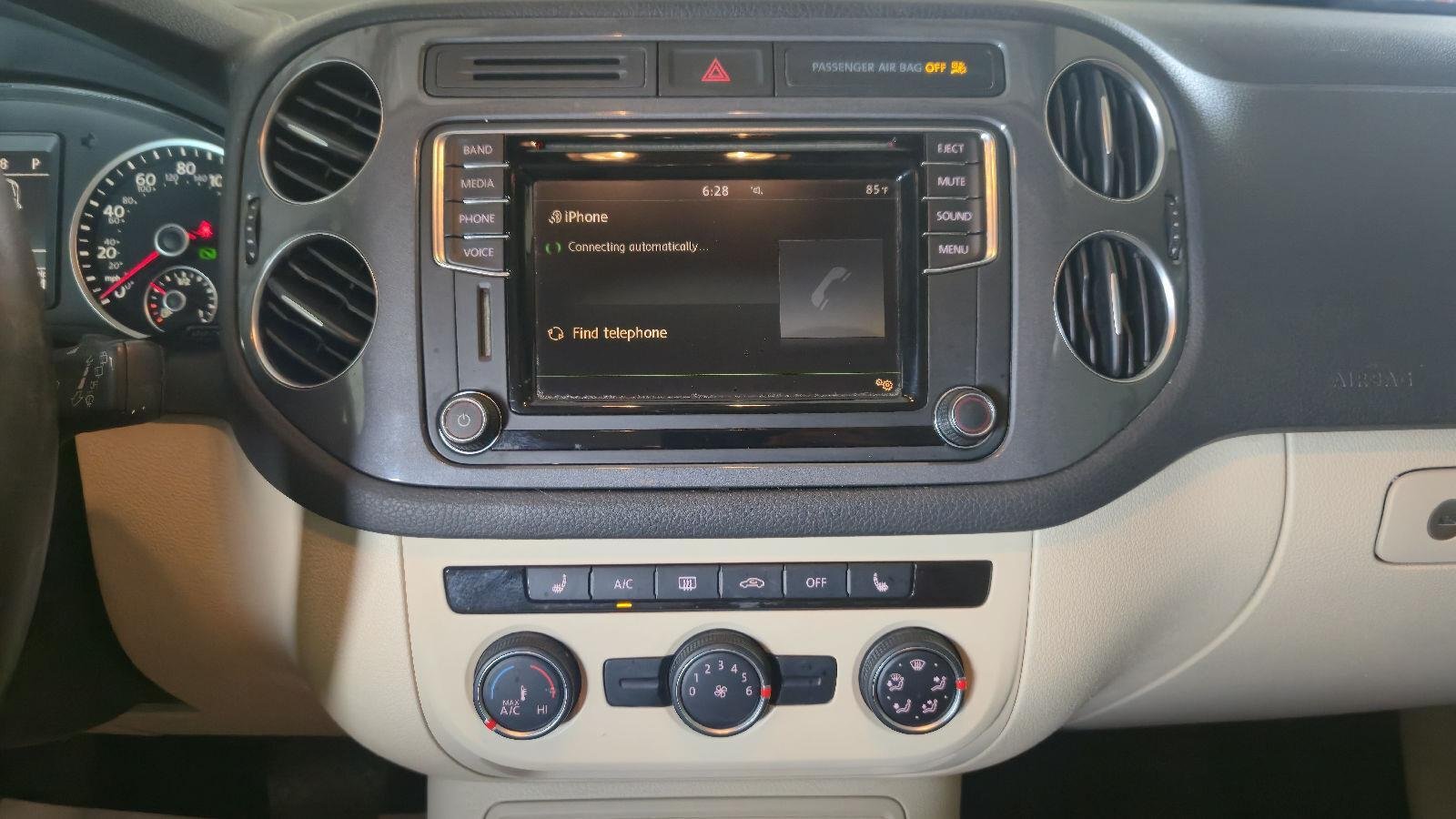 Used 2017  VOLKSWAGEN  image 18