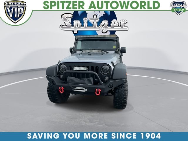 Used 2015 Silver Jeep Unlimited Sport image 3