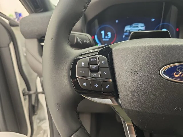 New 2027 Star White Metallic Tri-Coat Ford Platinum™ image 40