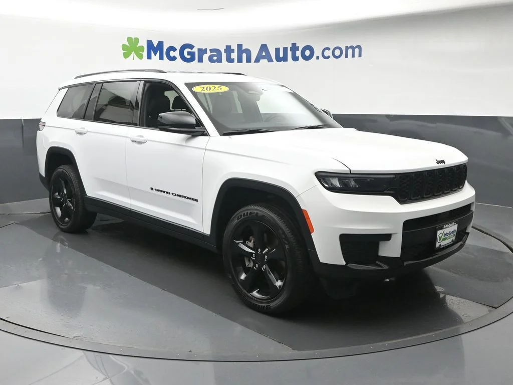 Used 2025 White Jeep Altitude X image 3