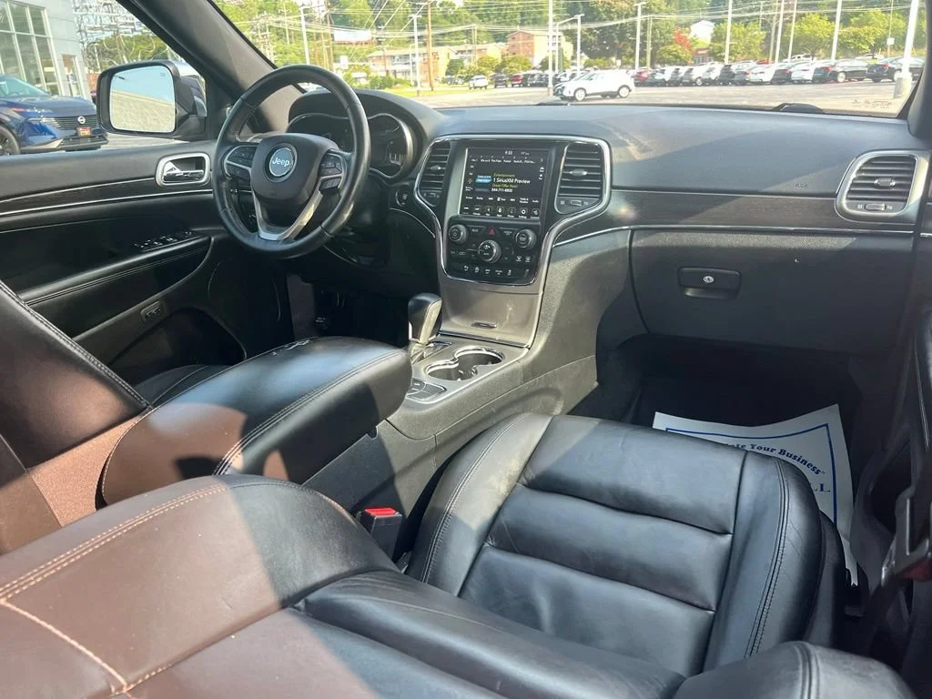 Used 2018 Red Jeep Limited image 12