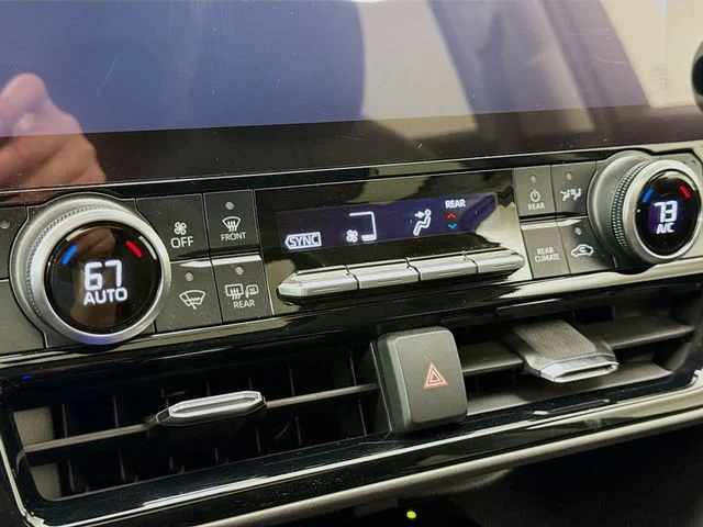 2023 Toyota Highlander XLE - Photo 16