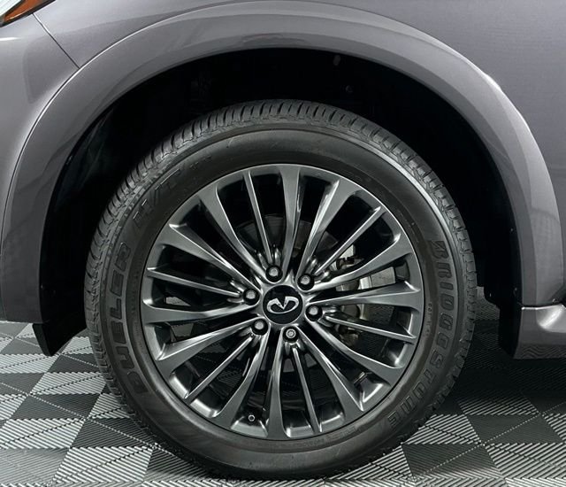 Used 2024 Gray INFINITI Premium Select image 11