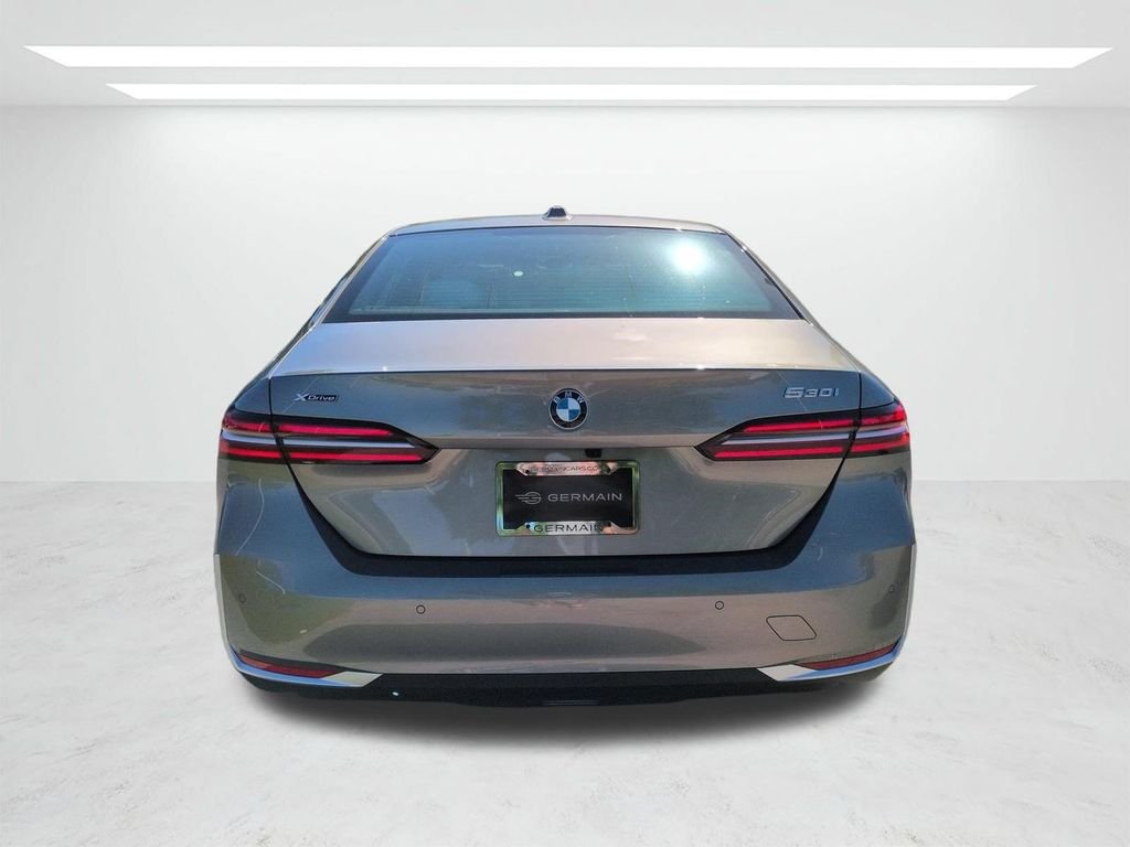 New 2027 Oxide Grey Metallic BMW 530i xDrive image 5