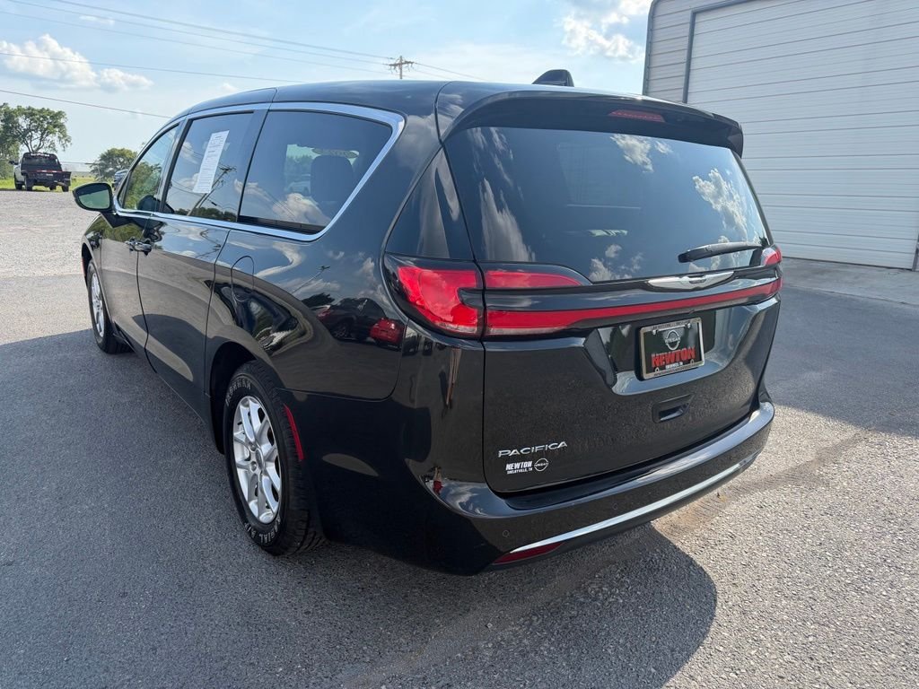 Used 2023 Black Chrysler Touring L image 32