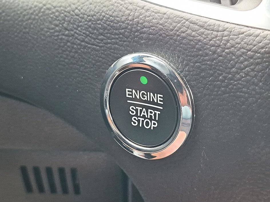Used 2024  Ford Titanium image 26
