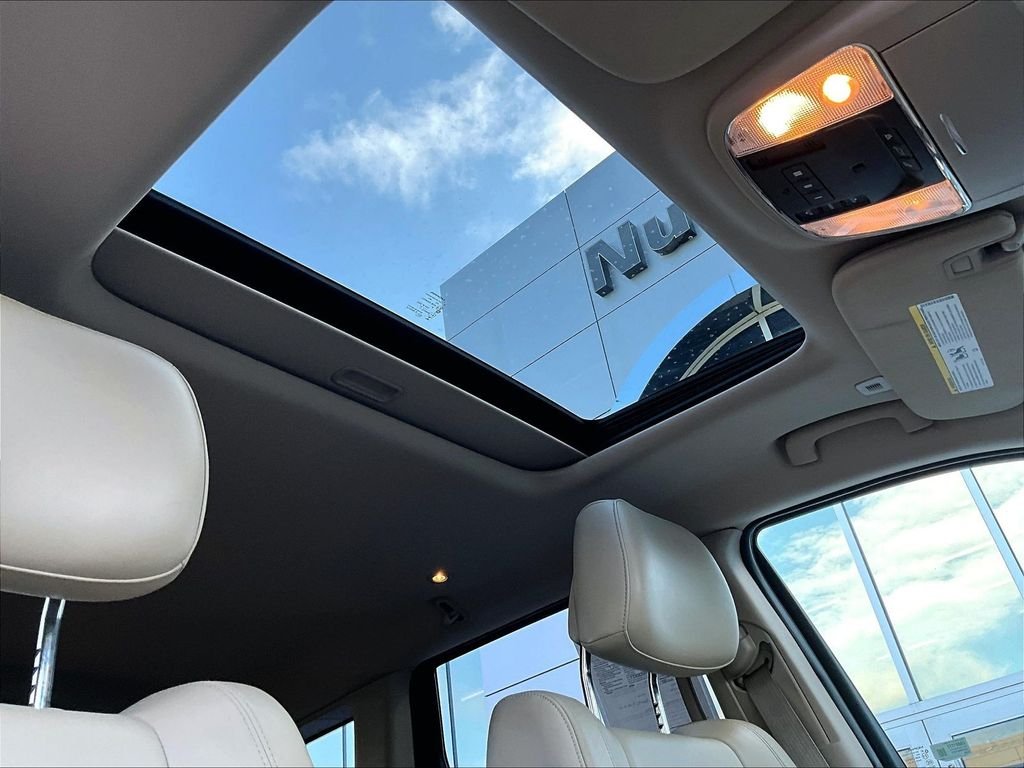 Used 2021 Diamond Black Crystal Pearlcoat Jeep Limited image 22