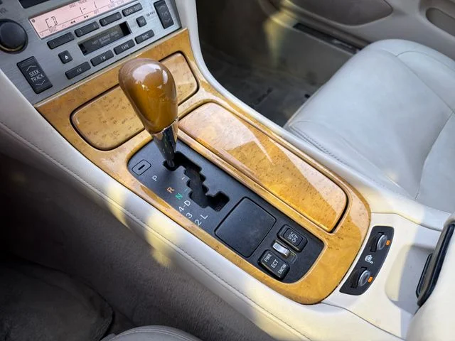 Used 2005  Lexus 430 image 13