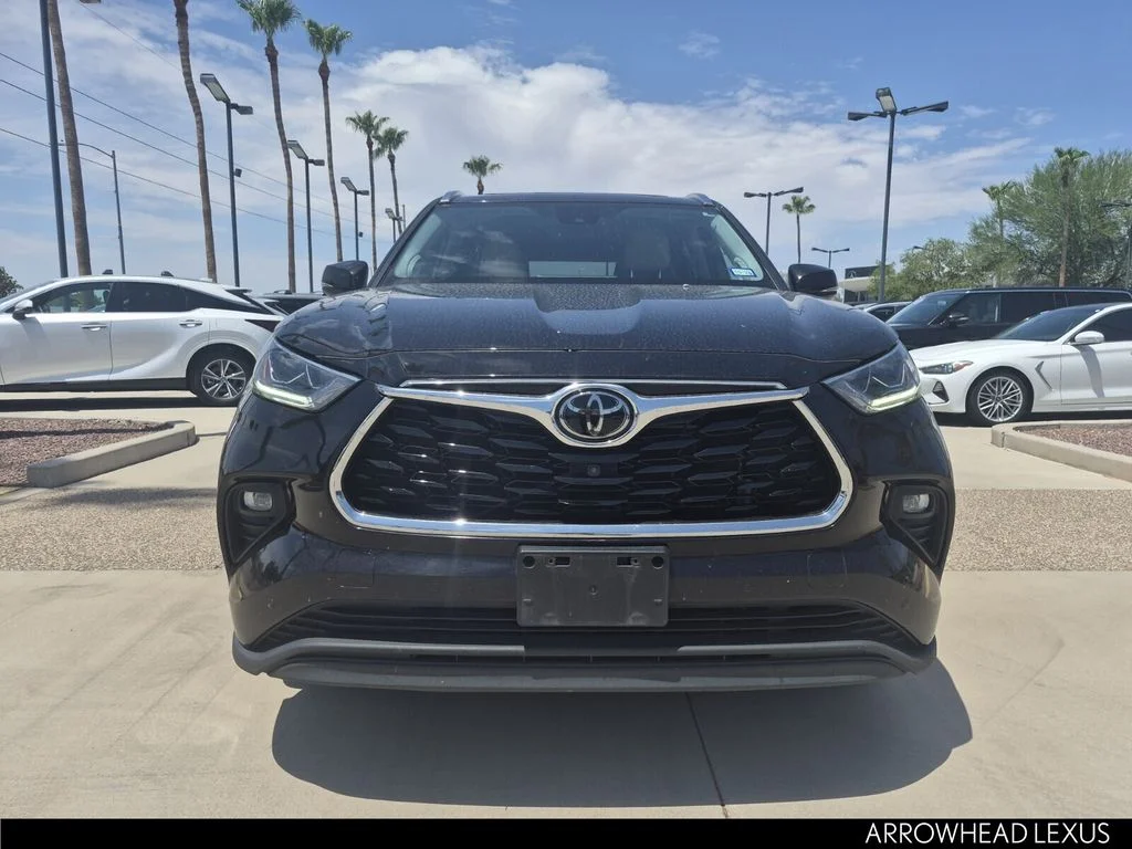 Used 2022 Gold Toyota Limited image 9