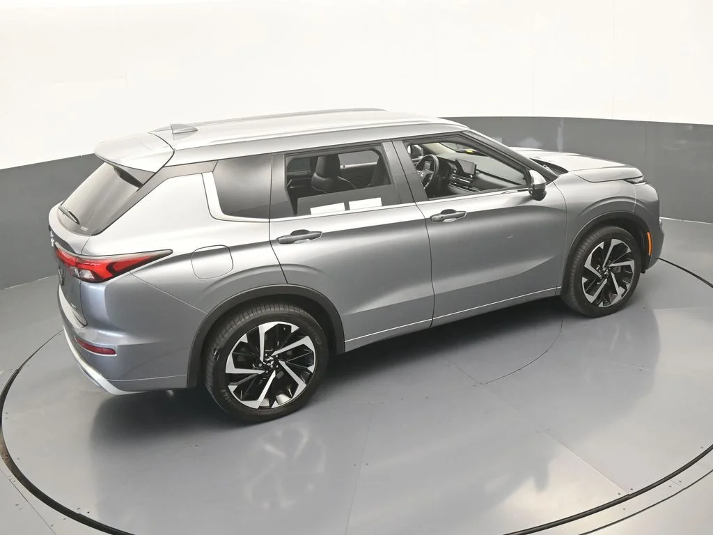Used 2022 Silver Mitsubishi SEL image 47