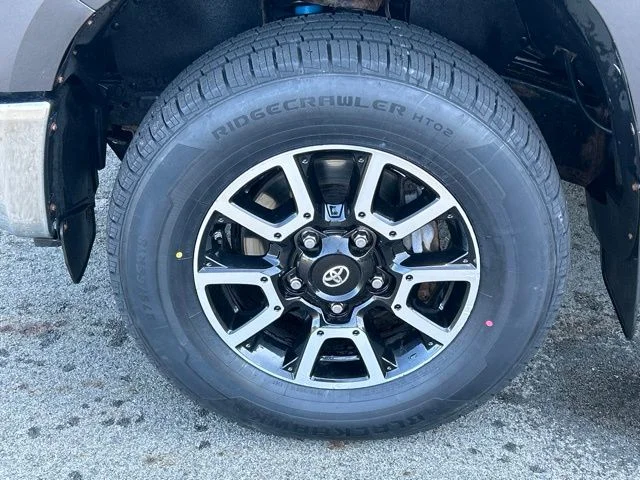 Used 2018 Gray Toyota SR5 image 19