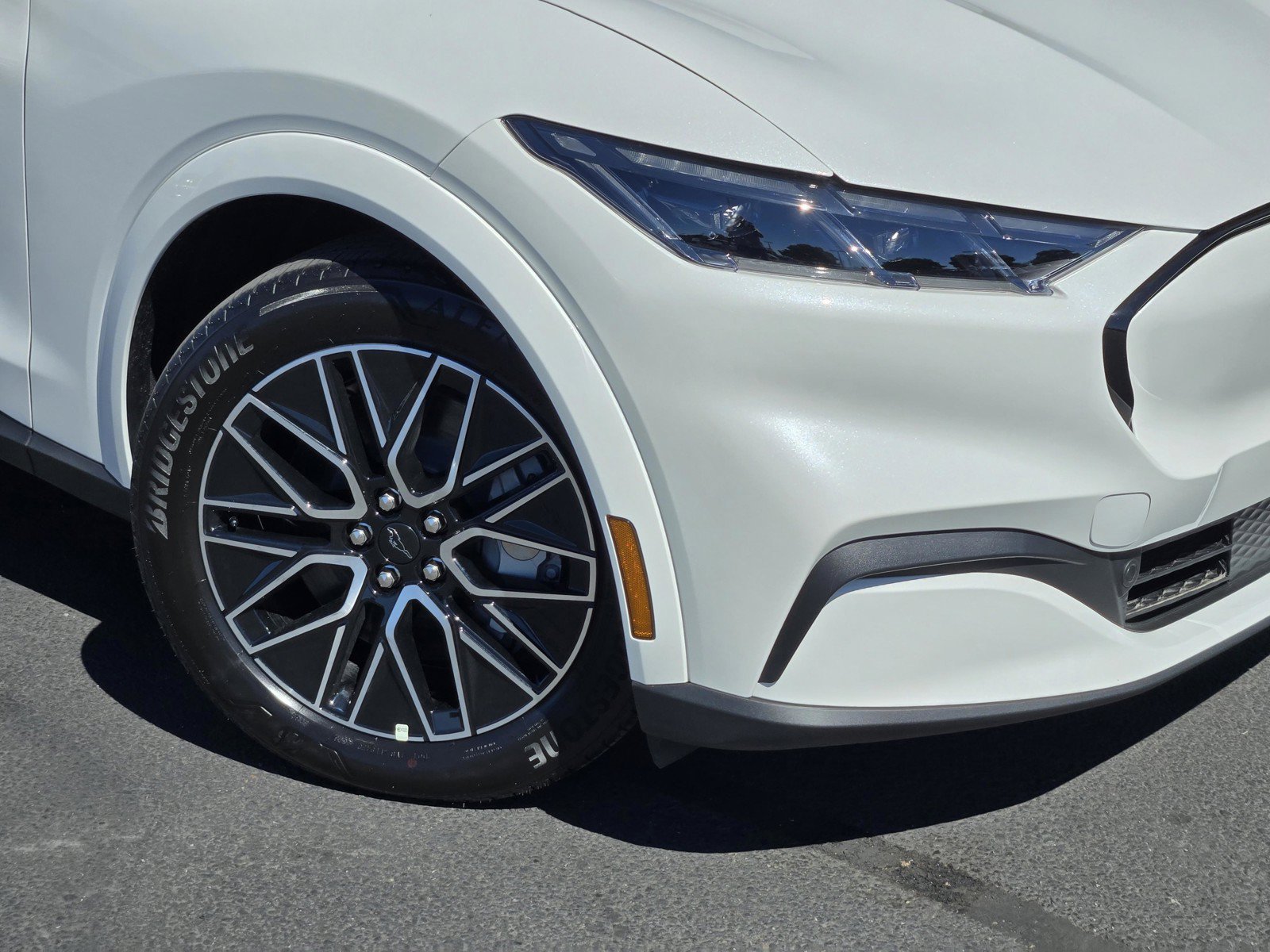 New 2026 Star White Metallic Tri-coat Ford Premium image 6