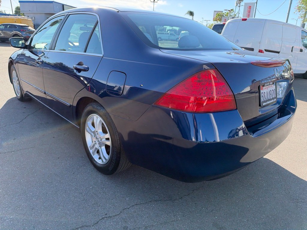 Used 2006 Blue Honda SE image 4