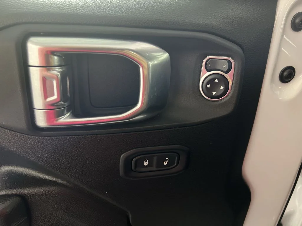 Used 2025 White Jeep Sport S image 15