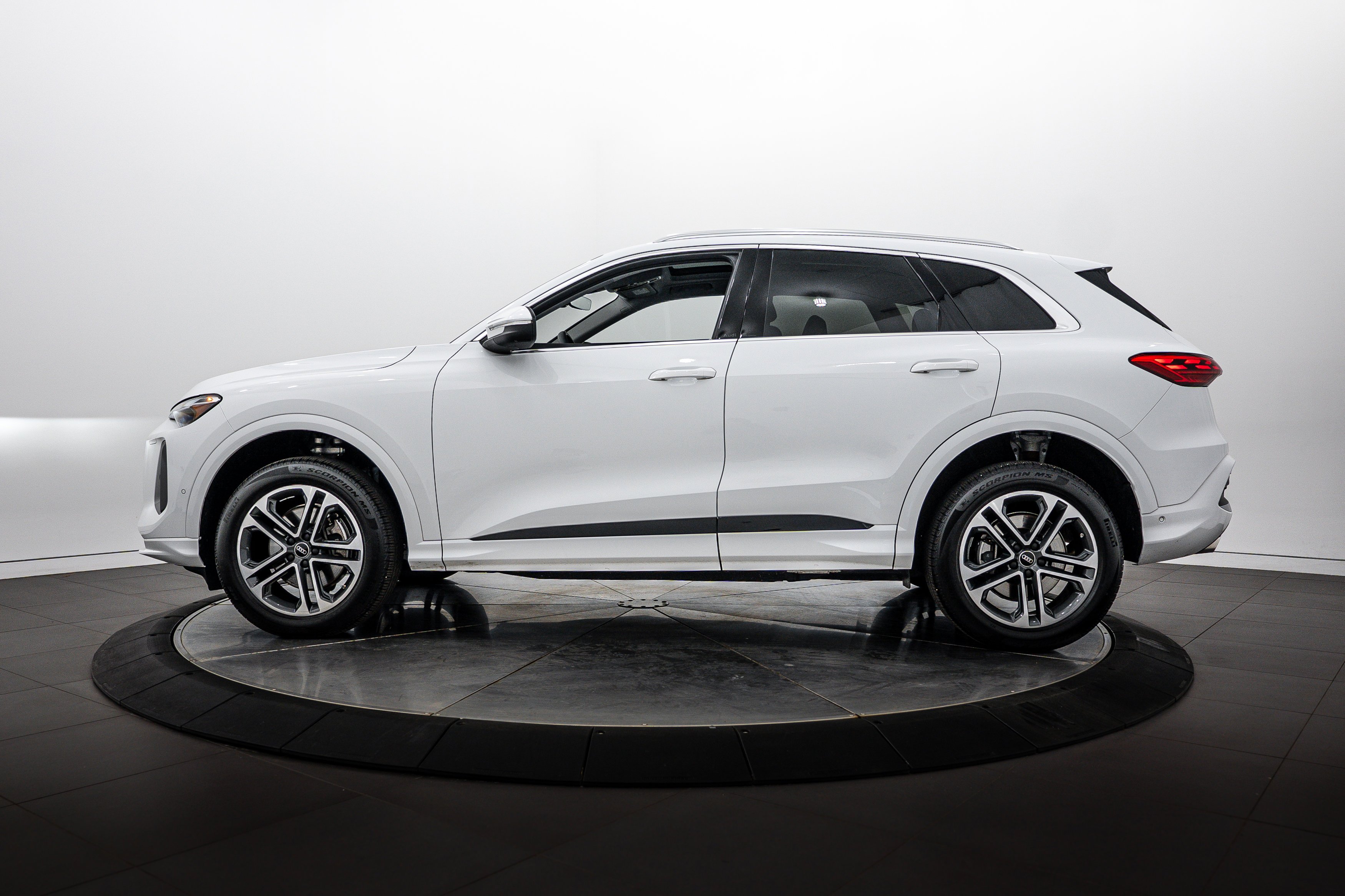Used 2025 Arkona White Audi Premium image 6