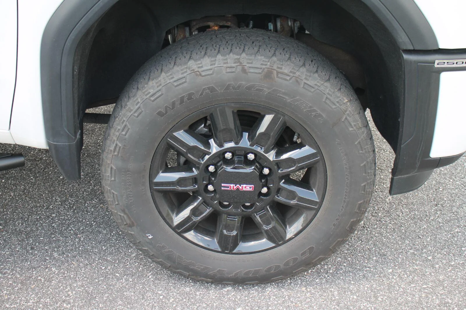 Used 2024 Summit White GMC AT4 image 34