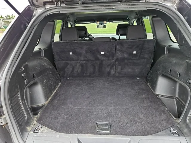 Used 2021 Black Jeep Laredo E image 23