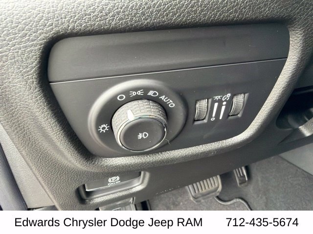 New 2027 High-Gloss Black Paint Jeep Limited image 23