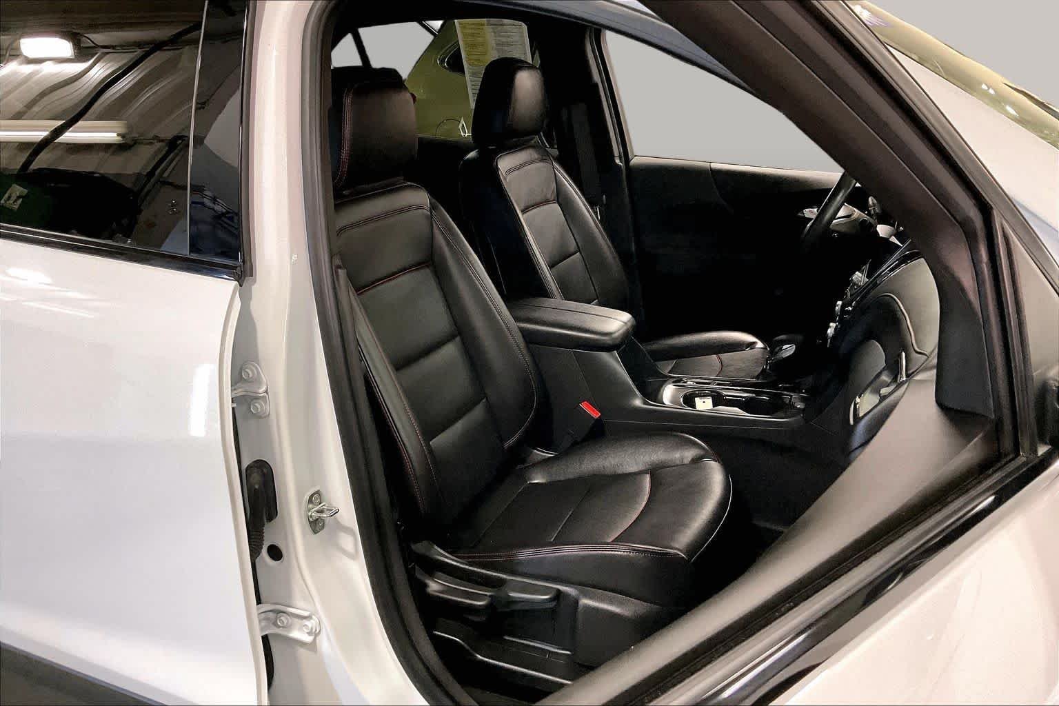 Used 2022 Summit White Chevrolet RS image 9