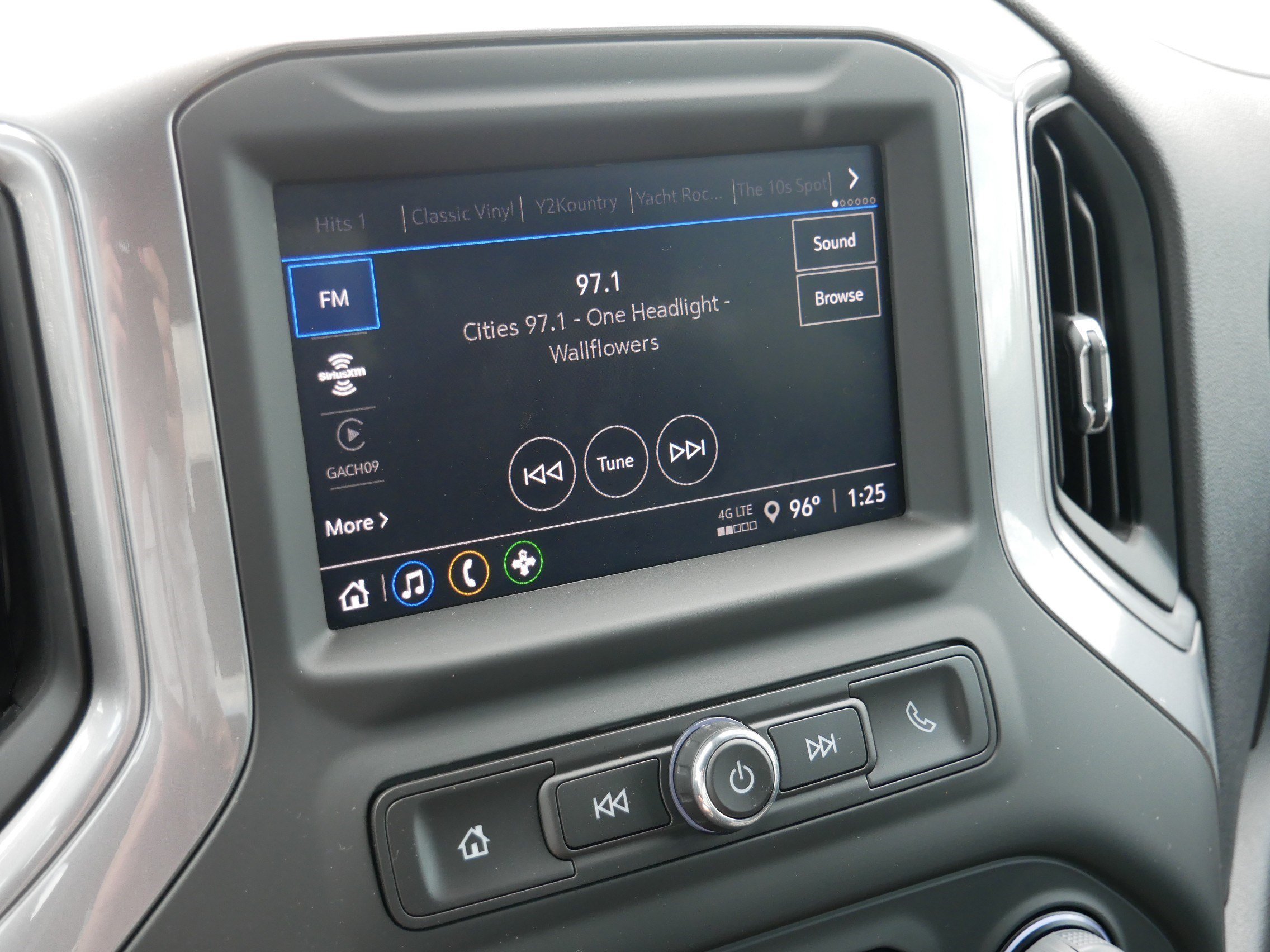 2024 Chevrolet Silverado 1500 Custom - Photo 21