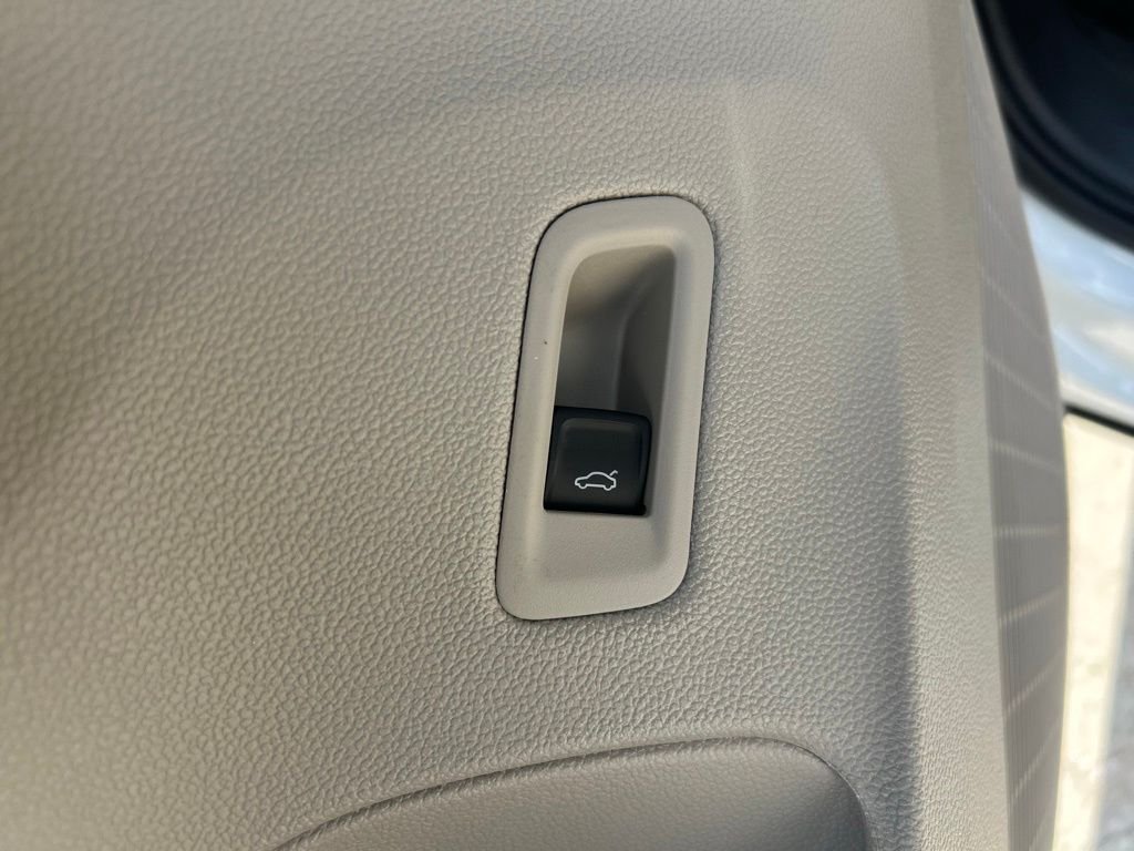 New 2026 White/off-white Volkswagen 2.0T SE w/Technology image 54