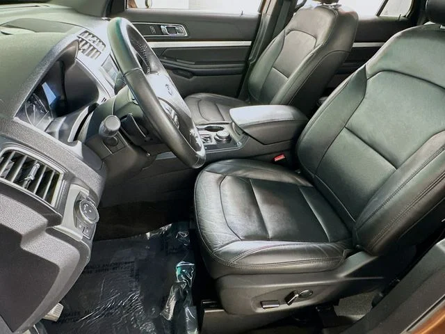 Used 2017 Blue Ford XLT image 9
