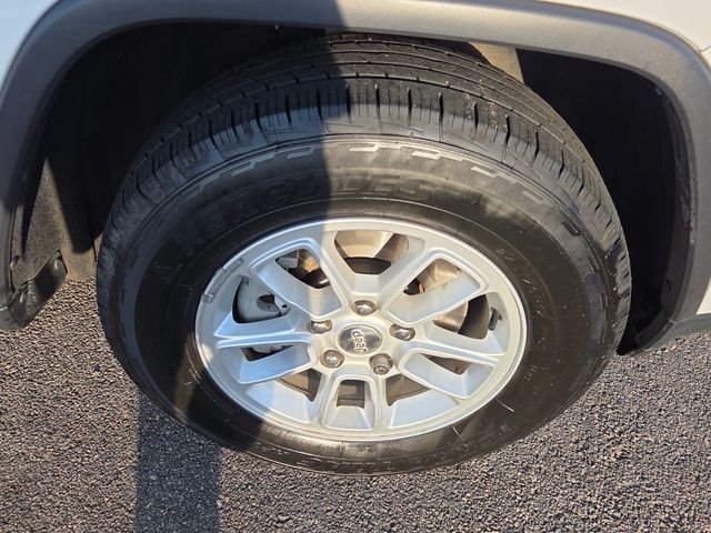 Used 2020 White Jeep Laredo E image 17